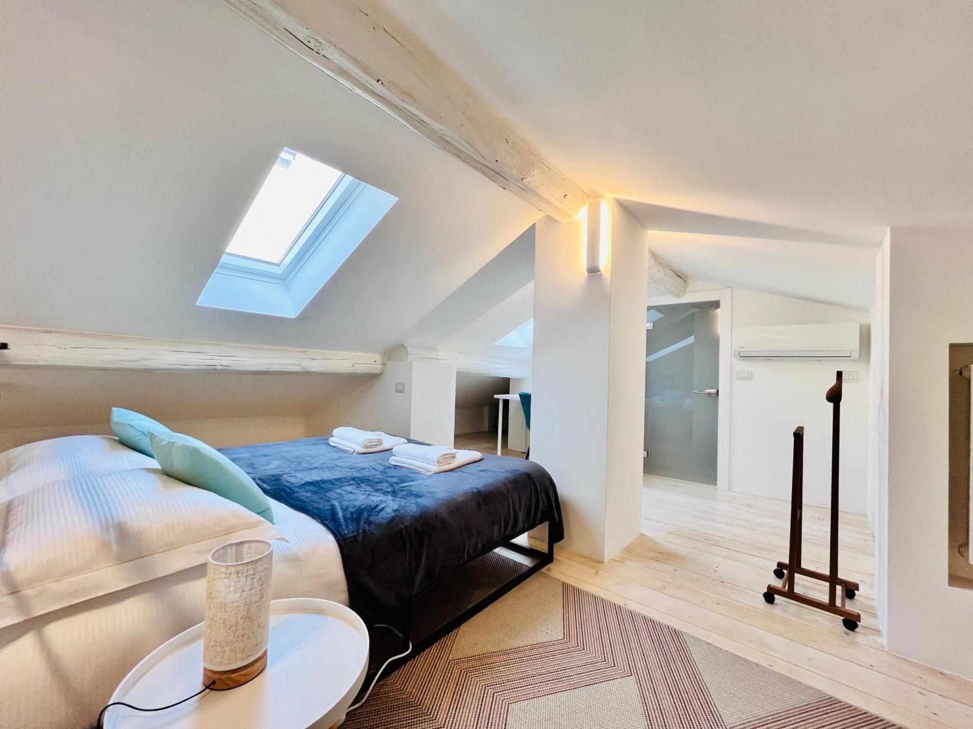 Riverside Loft Navigli - Spacious Two-Bedroom Apartment Milão Exterior foto